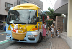 バスで登園