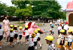 お庭へ一緒に汽車ポッポ